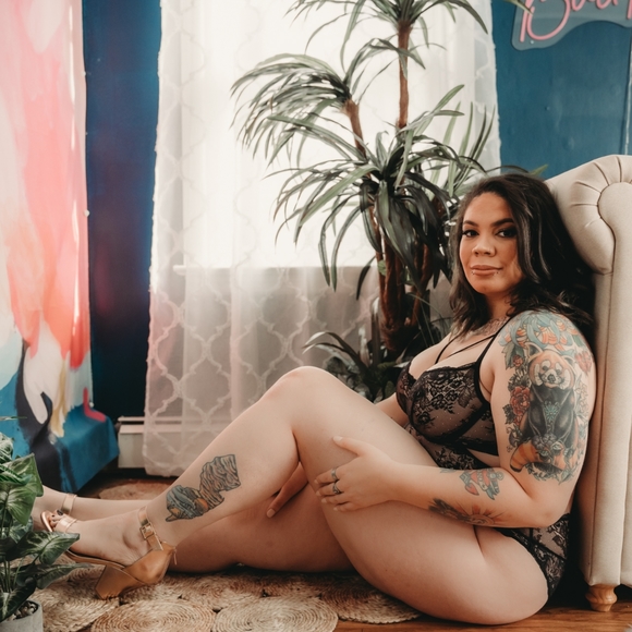 Hey I'm Dani 💜 - Picture 2 of 7